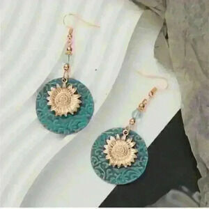 New Sunflower Dangle Earrings: Bohemian Gold-Tone Sunflower Accents